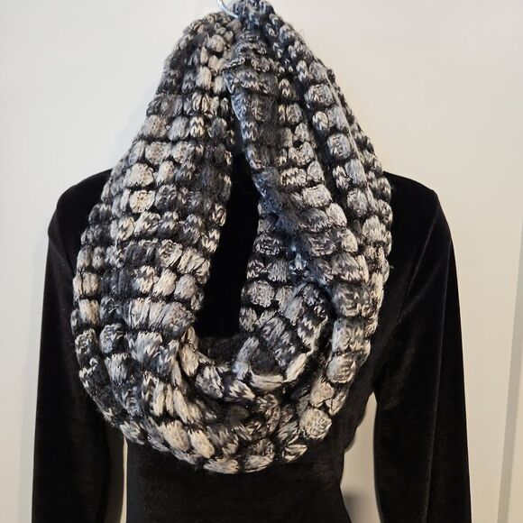 Extra Long Infinity Scraf - Picture 5 of 5